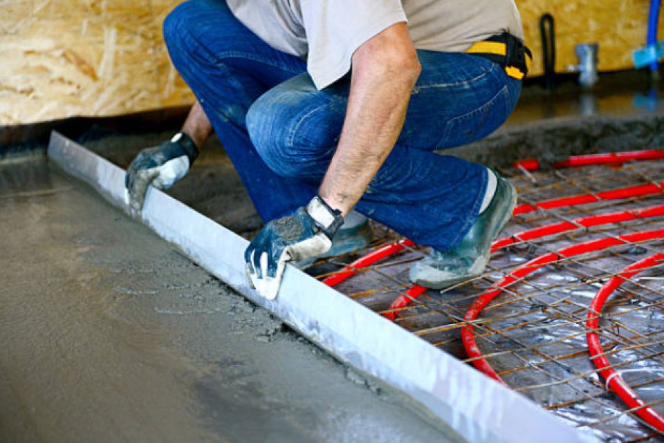 What to Consider Before Hiring Your Liquid Screed Expert